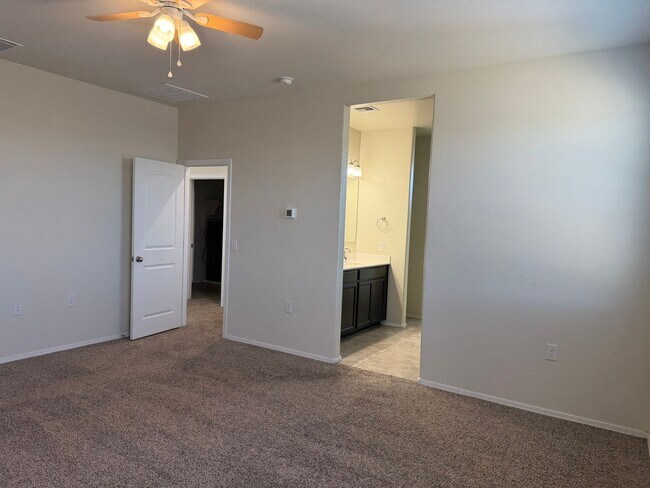 Foto del edificio - 3090 N Lainey Ln