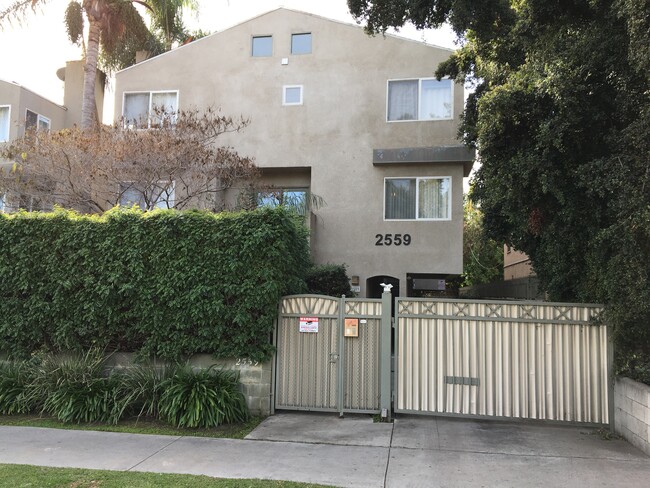 Building Photo - 2559 S Sepulveda Blvd