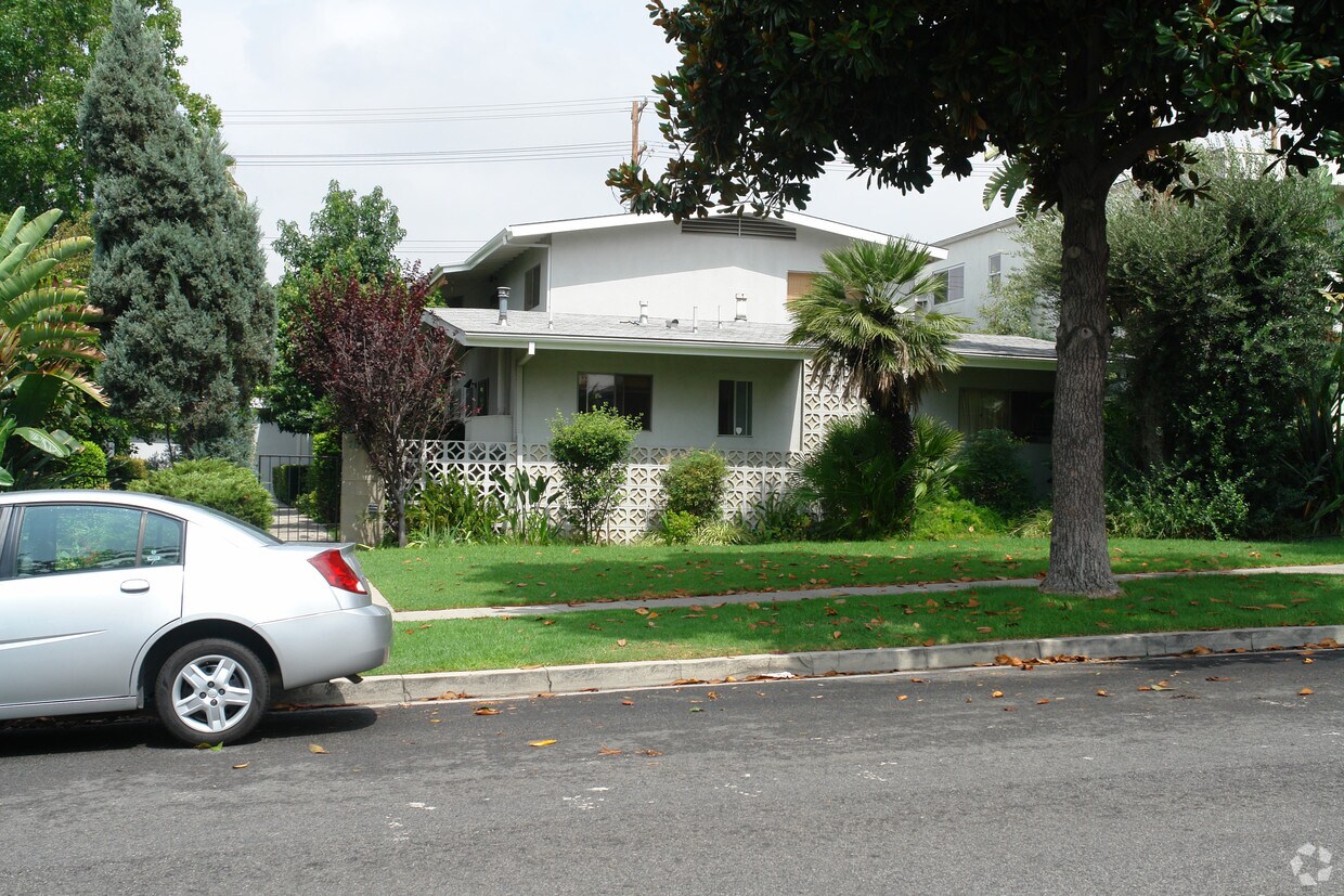 Building Photo - 709 E Magnolia Blvd
