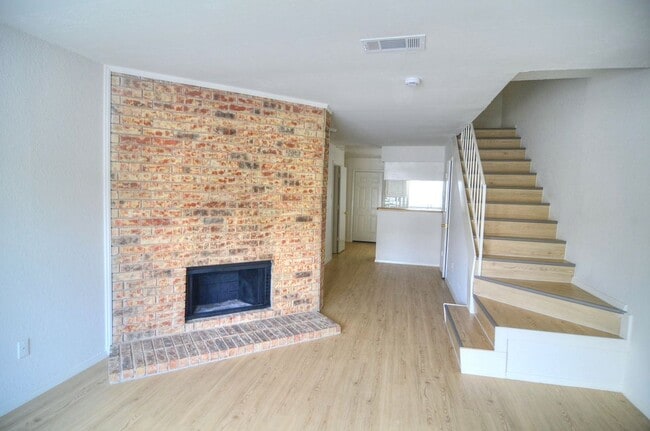 Building Photo - 2194 Aspen Dr