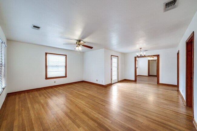 Foto del edificio - BEAUTIFUL MID-CENTURY HOME IN DELLVIEW