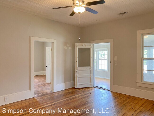 Building Photo - 3 br, 3 bath House - 325 N. Bradford St.