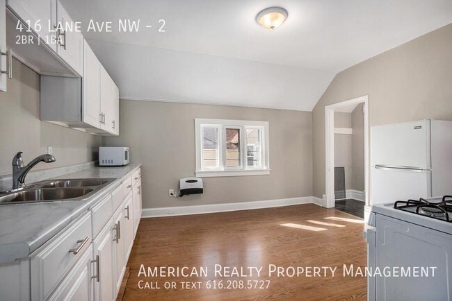 Foto del edificio - 416 Lane Ave NW