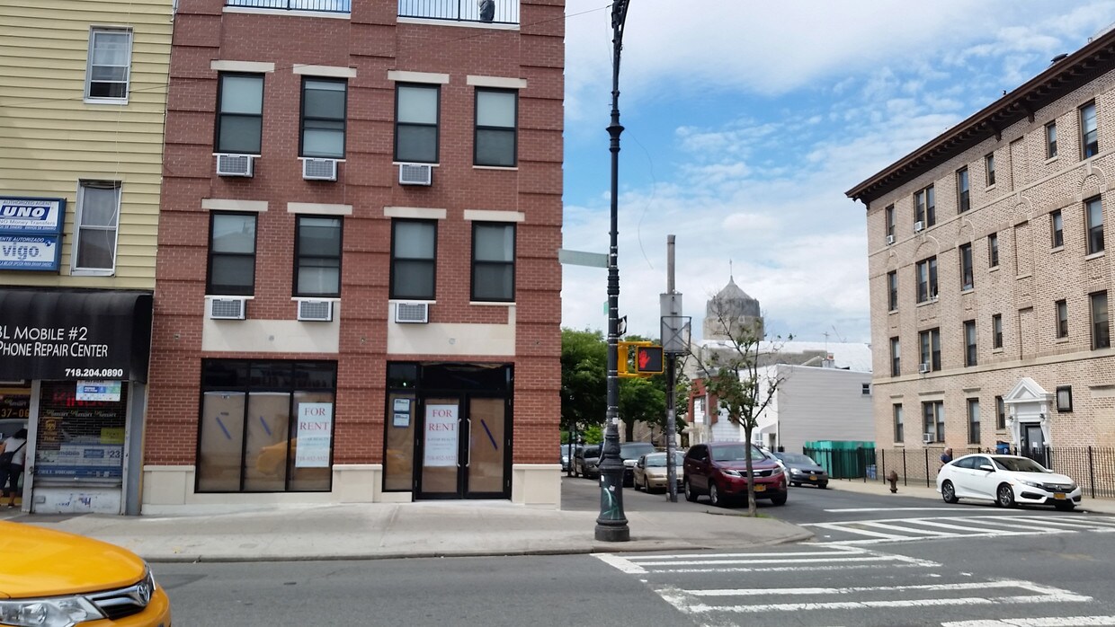Foto del edificio - 3702 Broadway