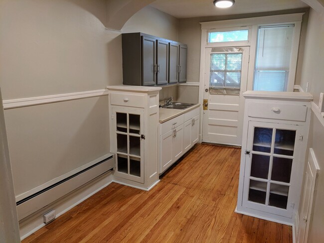 Foto del edificio - Charming 1 bedroom Apartment. Professional...