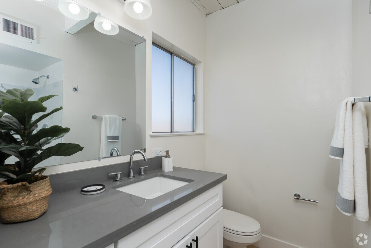 GLENWOOD GARDEN Apartments 210 Calderon Ave Mountain View, CA