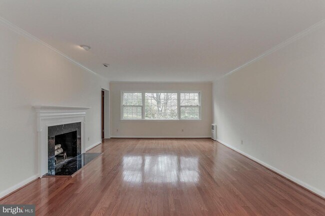Building Photo - 6302 Evermay Dr