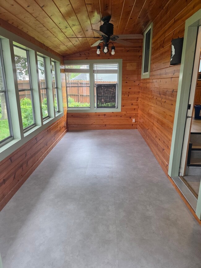 3 season porch - 546 Hubbell St