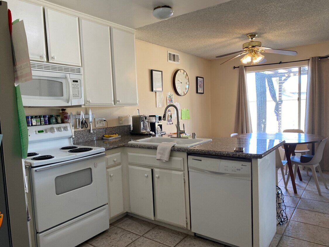 Foto principal - 2363 Iroquois Ave