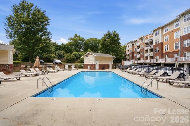 Foto del edificio - 1000 E Woodlawn Rd