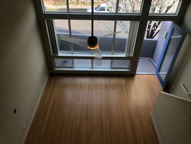 Building Photo - 2 Bedroom / 2 Bathroom Downtown TownHome