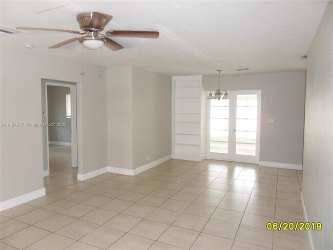 Building Photo - 207 NE 16th Ave