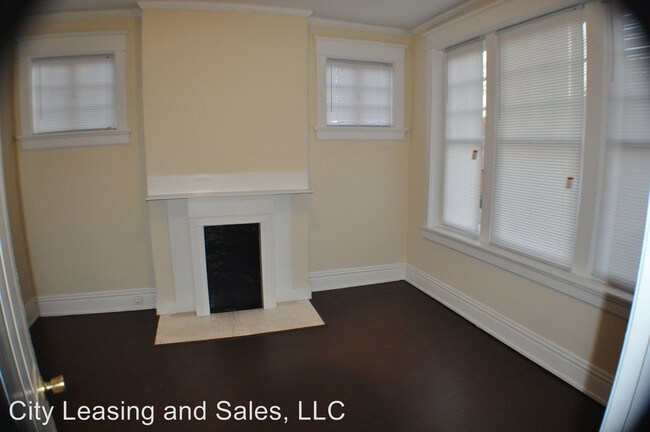 Building Photo - 2818 Barton Ave