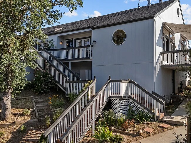 Building Photo - 29900 San Joaquin Dr