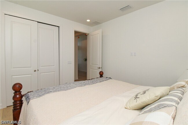 Foto del edificio - 9241 Cayman Dr