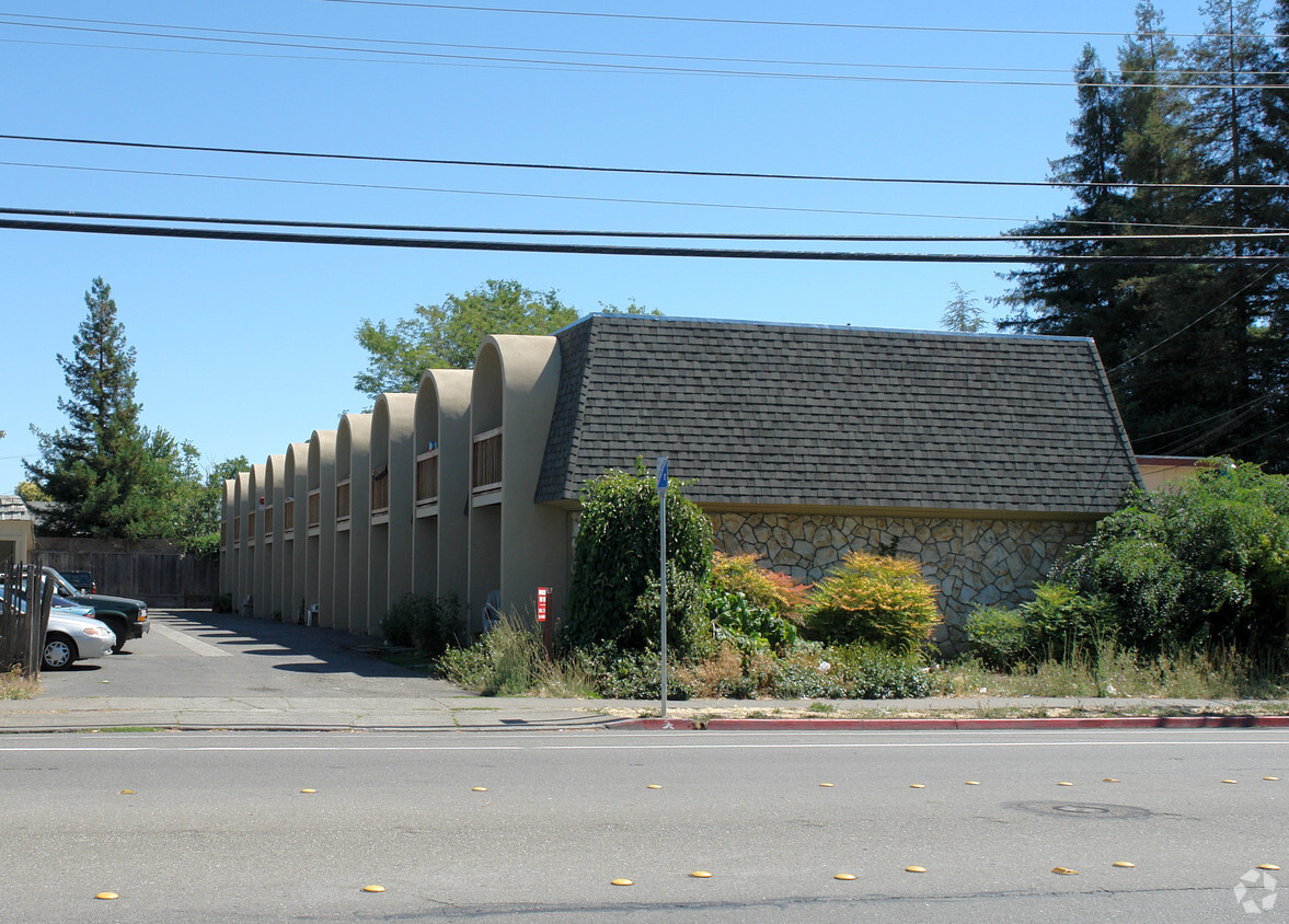 Primary Photo - The Arches Apartment Complex