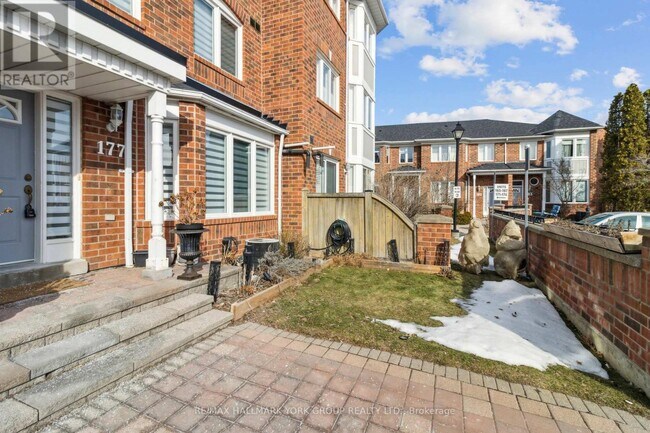 Building Photo - 18 Clark Ave W