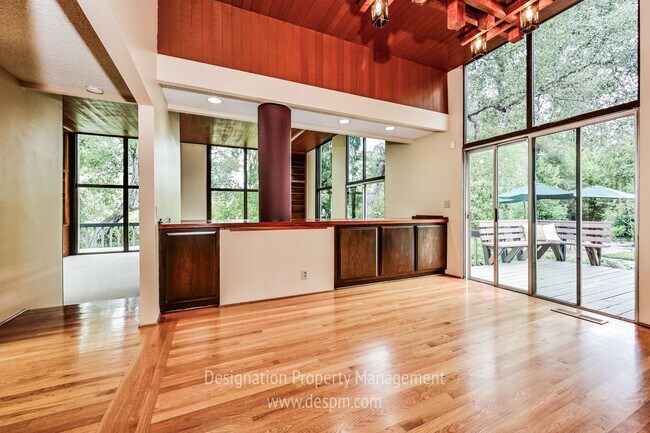 Building Photo - 3 BR 2 BA La Canada Flintridge 3 car garage