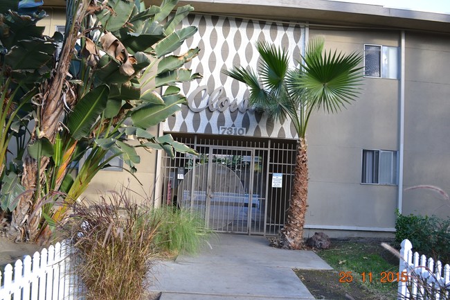 Building Photo - The Cloister Apartments