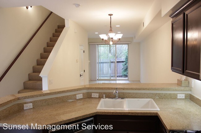 Building Photo - 345 Kellogg Way