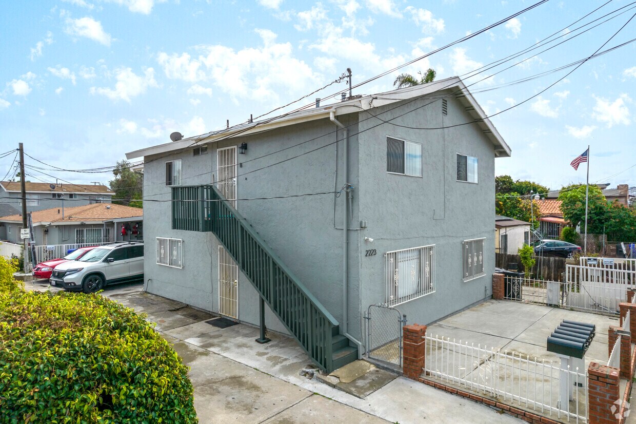 Foto principal - 2215-2225 Smythe Ave