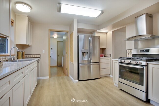 Building Photo - 1701 23rd Avenue Ct SE