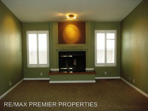 Building Photo - 2285 Silver Ridge Dr