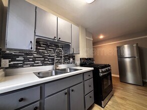 Building Photo - 225 E Xenia Dr