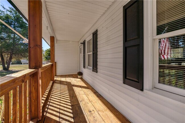 Building Photo - 130 Glory Ln