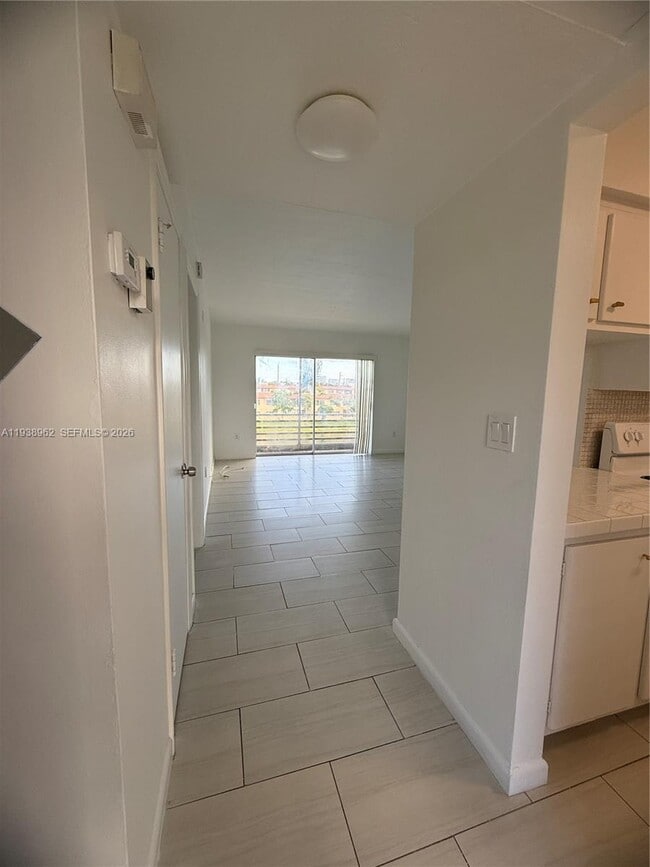 Foto del edificio - 2880 NE 203rd St