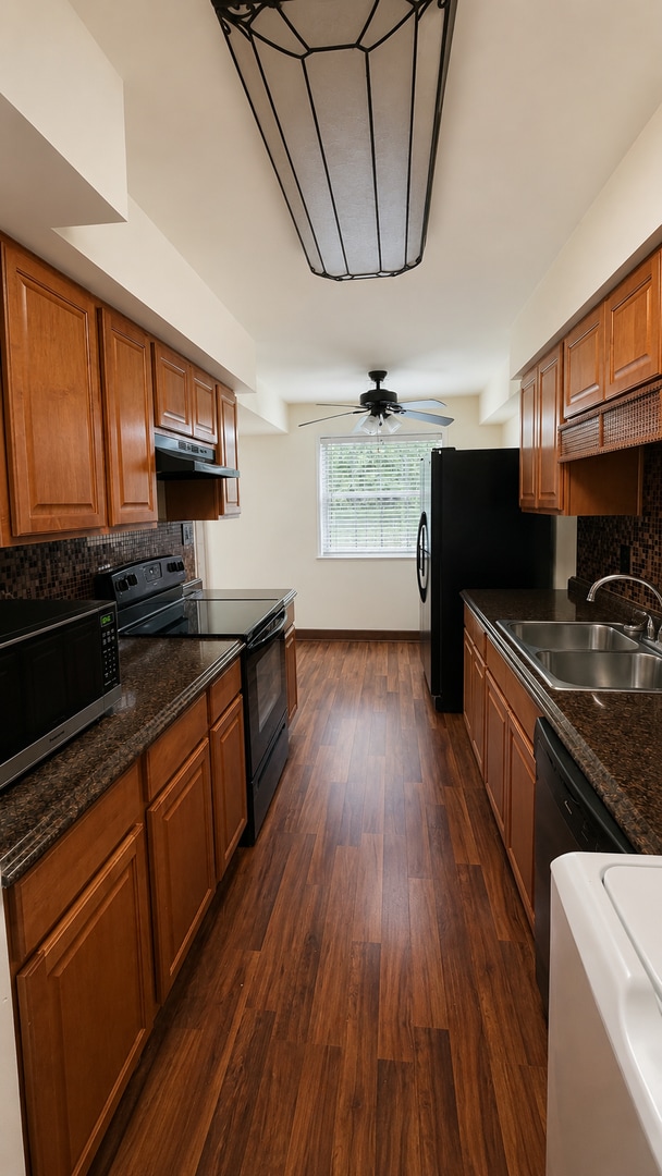 Building Photo - 13856 Oakbrook Dr