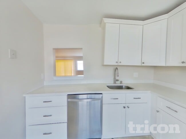 Building Photo - 50 Hamlet Dr