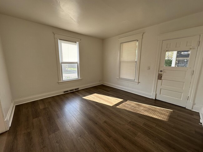 Building Photo - 424 S Highland Ave