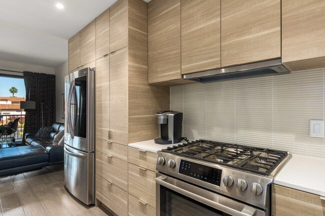 Building Photo - 2300 E Campbell Ave