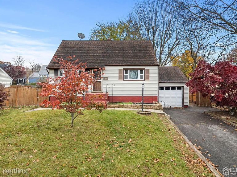 Primary Photo - 3 br, 1 bath House - 18 Poe Ave