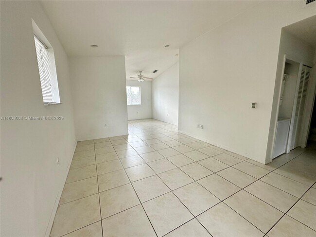 Foto del edificio - 1250 SE 29th St