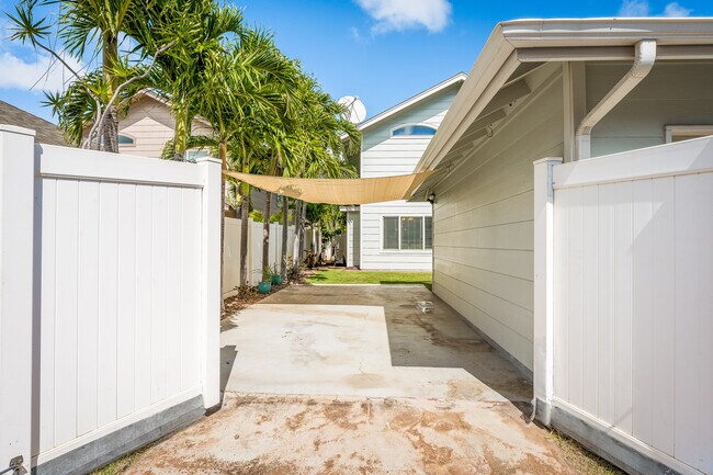 Building Photo - 91-1047-1047 Kekaiholo St