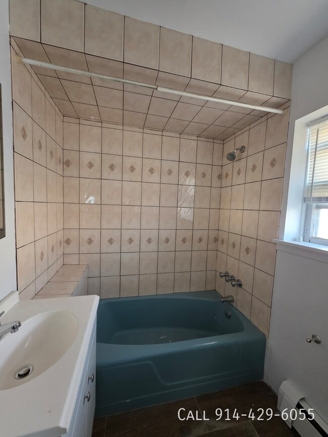 Building Photo - 622 Agar St