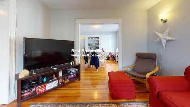 Building Photo - 38 Sterling St