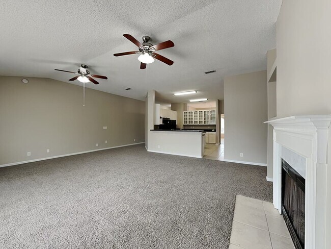 Building Photo - 2048 Forest Gate Dr W