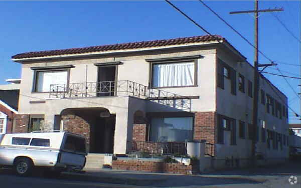 Primary Photo - 626 W 7th St