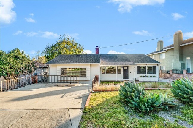 Building Photo - 2712 Henrietta Ave