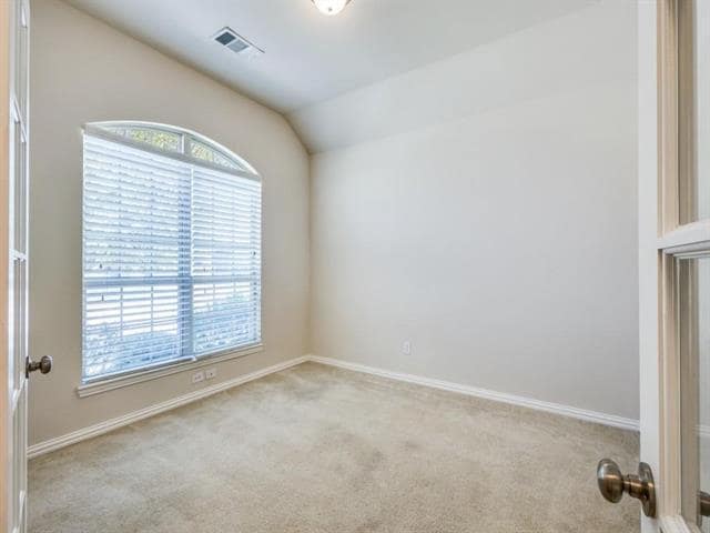 Building Photo - 2712 Cole Castle Dr