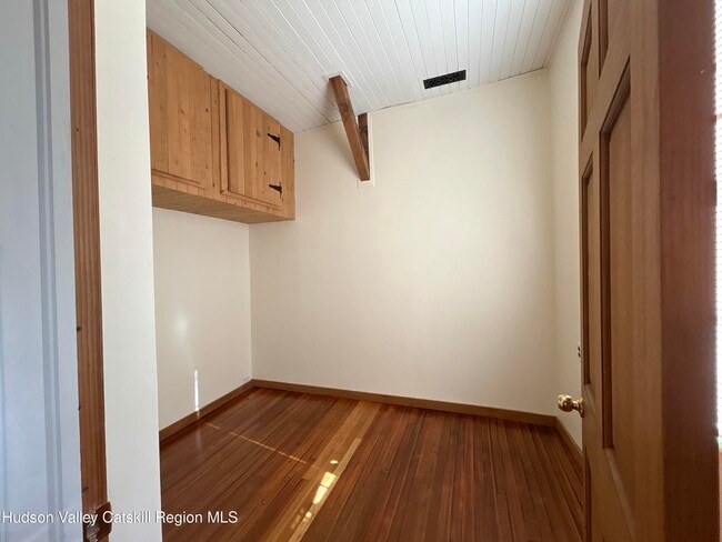 Building Photo - 135 Rudd Pond Rd