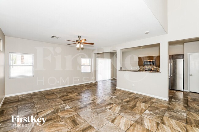 Foto del edificio - 528 E Brown Breeches Ave