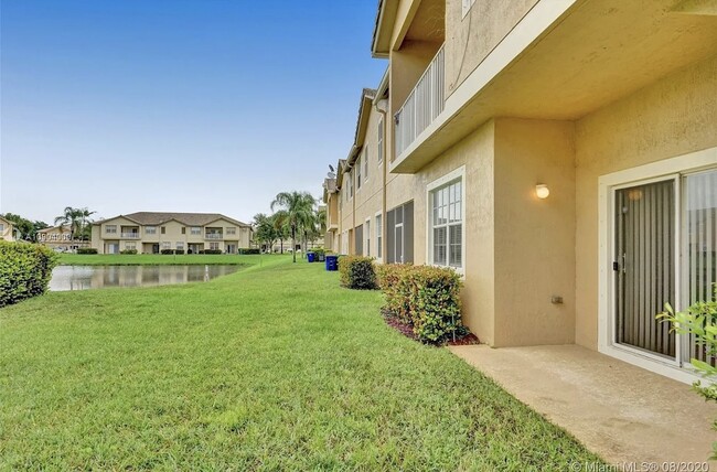 Foto del edificio - 13150 Silver Falls Blvd