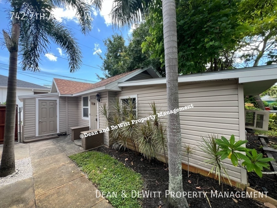 Primary Photo - 742 7th Ave N