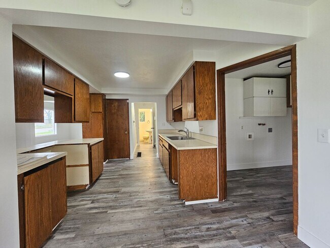Foto del edificio - Charming 3 bed 2 bath house on a corner lo...