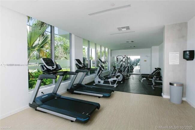 Foto del edificio - 13800 Highland Dr