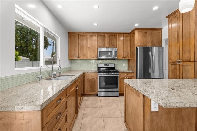 Building Photo - Updated 3-Bedroom Pool Home with Open Layo...